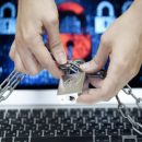Мобильные операторы продолжают размещать рекламу на заблокированных Роскомнадзором сайтах